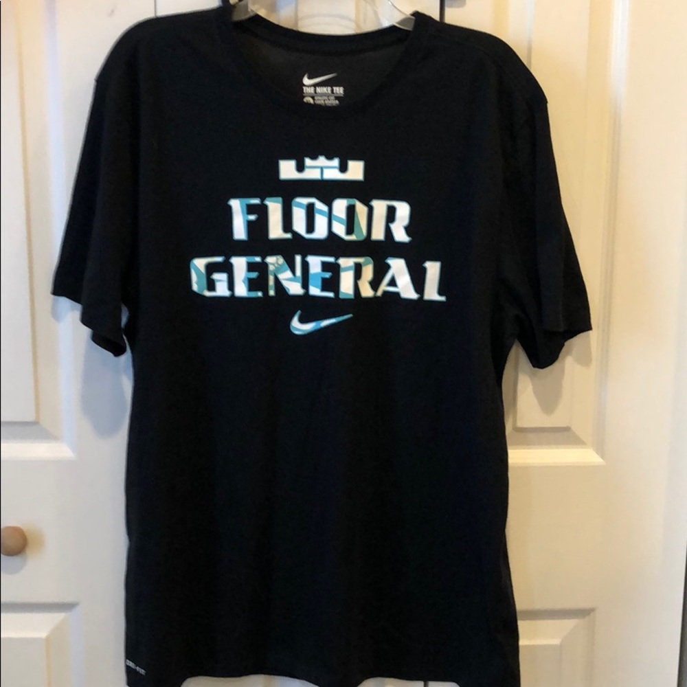 Nike T-shirt